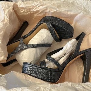 Vince Camuto 9.5 Imagine Piera in Black Pearlized Iguana